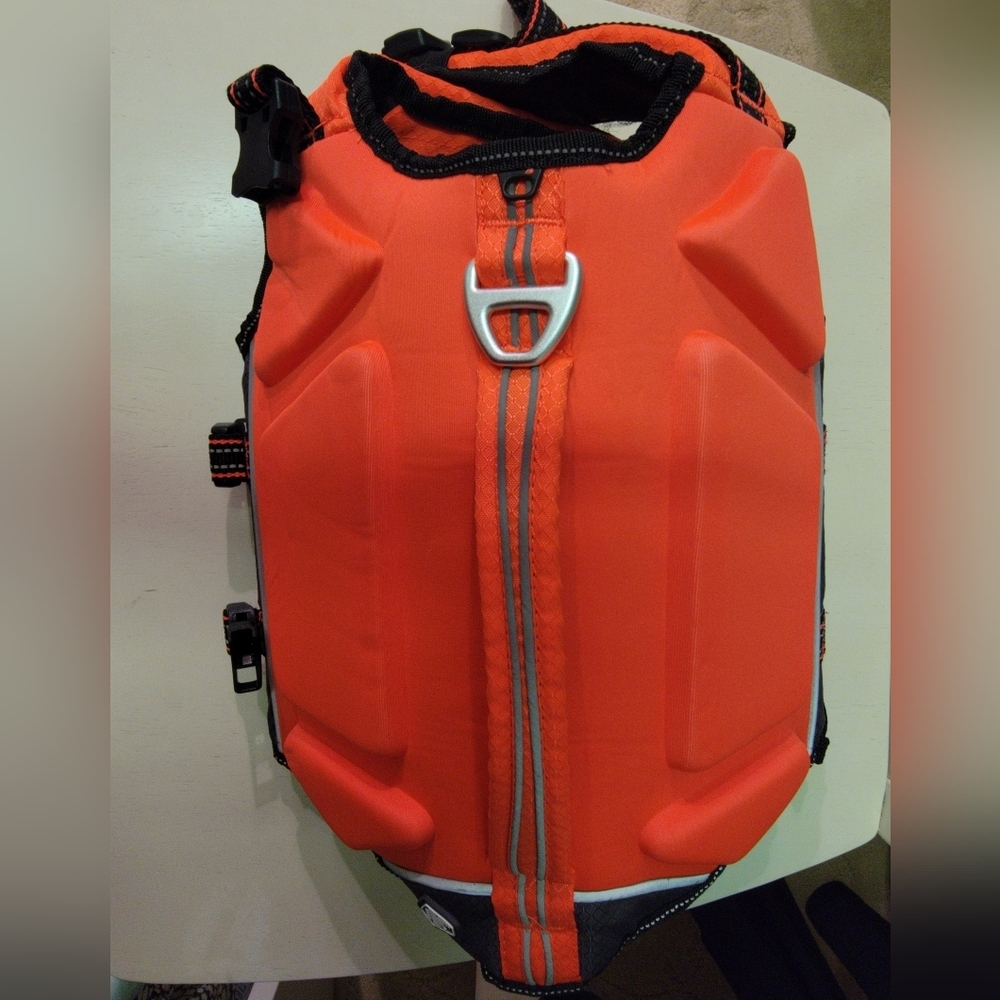 Used Dog Life Jacket Size Small In Excellent Condition.